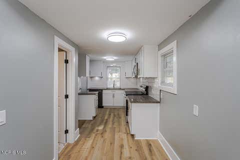 Tiny photo for 3251 Northwood Avenue, Toledo, OH 43606 (MLS # 10009606)