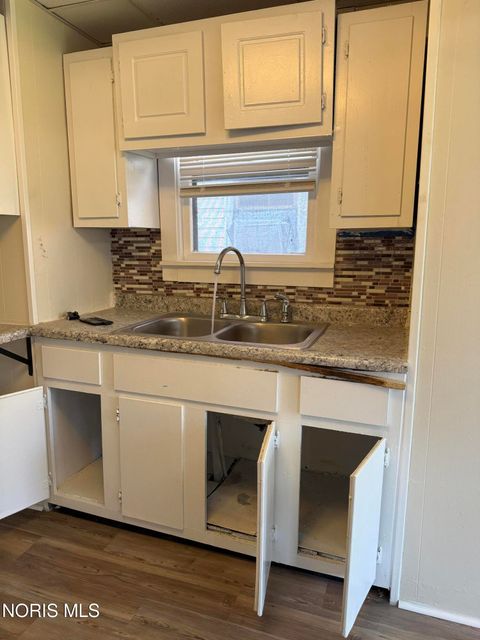 Tiny photo for 1152 Colton Street, Toledo, OH 43609 (MLS # 10006115)