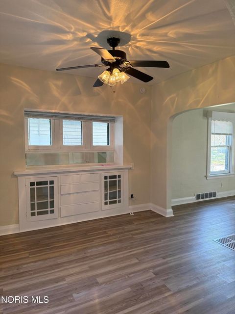 Tiny photo for 1152 Colton Street, Toledo, OH 43609 (MLS # 10006115)