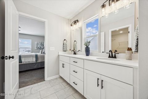 Tiny photo for 197 Valley Hall Drive, Perrysburg, OH 43551 (MLS # 10003187)