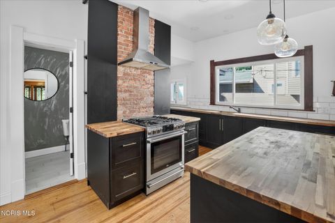 Tiny photo for 2876 Broadway Street, Toledo, OH 43614 (MLS # 10008287)
