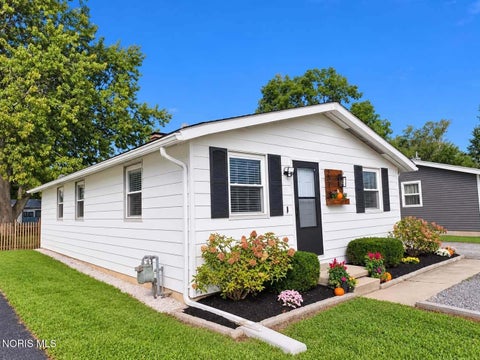 Tiny photo for 2016 Park Street, Findlay, OH 45840 (MLS # 10014456)