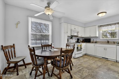 Tiny photo for 35 Santus Drive, Rossford, OH 43460 (MLS # 10010117)