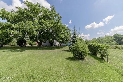 Tiny photo for 35 Santus Drive, Rossford, OH 43460 (MLS # 10010117)
