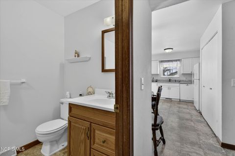 Tiny photo for 35 Santus Drive, Rossford, OH 43460 (MLS # 10010117)