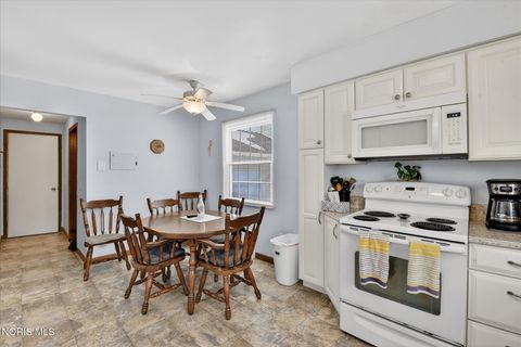 Tiny photo for 35 Santus Drive, Rossford, OH 43460 (MLS # 10010117)