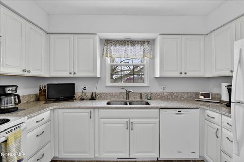 Tiny photo for 35 Santus Drive, Rossford, OH 43460 (MLS # 10010117)