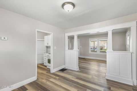 Tiny photo for 576 Dearborn Avenue, Toledo, OH 43605 (MLS # 10006525)