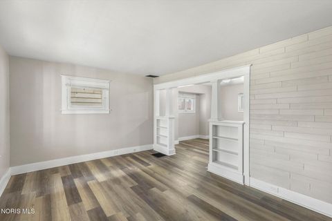 Tiny photo for 576 Dearborn Avenue, Toledo, OH 43605 (MLS # 10006525)