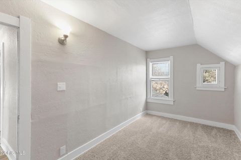 Tiny photo for 576 Dearborn Avenue, Toledo, OH 43605 (MLS # 10006525)