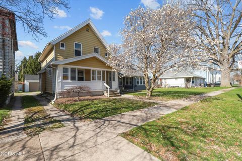 Photo of 576 Dearborn Avenue, Toledo, OH 43605 (MLS # 10006525)