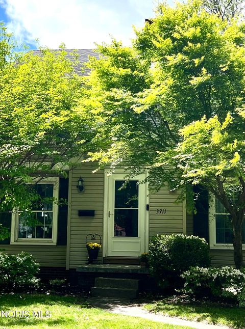 Photo of 3711 Elmhurst Road, Toledo, OH 43613 (MLS # 10007263)