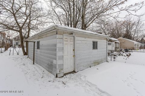 Tiny photo for 54 E Lake Street, Toledo, OH 43608 (MLS # 10004127)