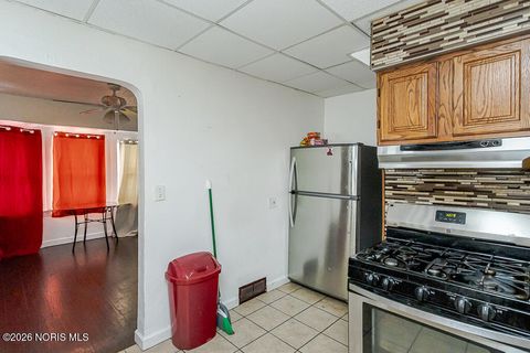 Tiny photo for 54 E Lake Street, Toledo, OH 43608 (MLS # 10004127)