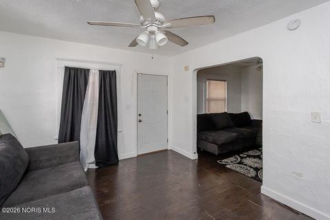 Tiny photo for 54 E Lake Street, Toledo, OH 43608 (MLS # 10004127)