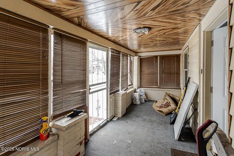 Tiny photo for 54 E Lake Street, Toledo, OH 43608 (MLS # 10004127)