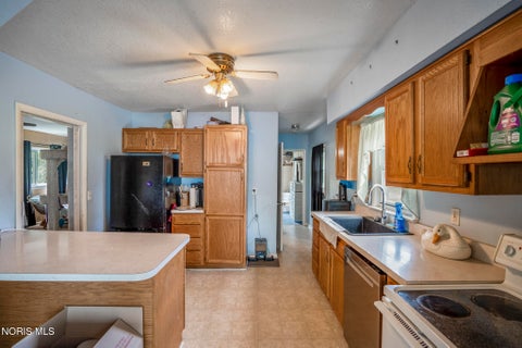 Tiny photo for 13110 Bishop Road, Bowling Green, OH 43402 (MLS # 10009327)