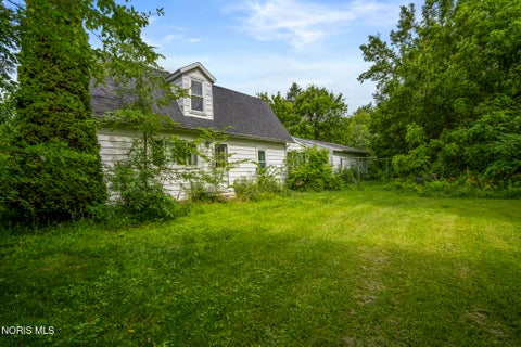 Tiny photo for 13110 Bishop Road, Bowling Green, OH 43402 (MLS # 10009327)