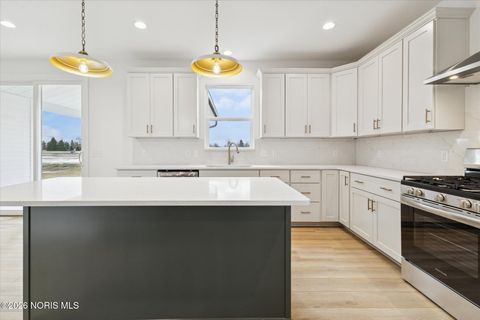 Tiny photo for 112 Kinloch Drive, Perrysburg, OH 43551 (MLS # 10003022)