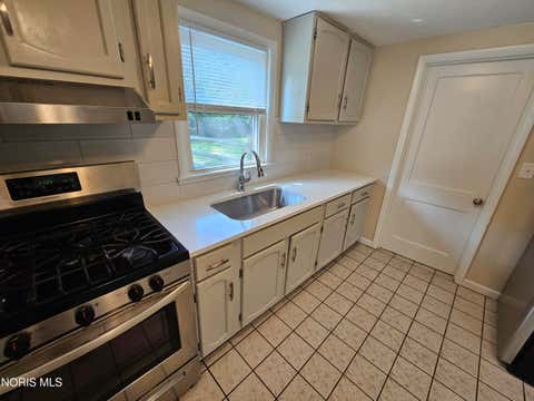 Tiny photo for 3327 Knoll Avenue, Toledo, OH 43615 (MLS # 10010771)