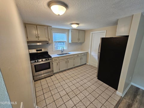 Tiny photo for 3327 Knoll Avenue, Toledo, OH 43615 (MLS # 10010771)