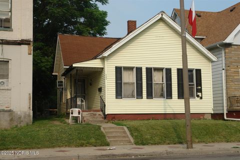 Tiny photo for 2615 Lagrange Street, Toledo, OH 43608 (MLS # 10000549)