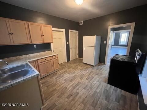 Tiny photo for 2615 Lagrange Street, Toledo, OH 43608 (MLS # 10000549)