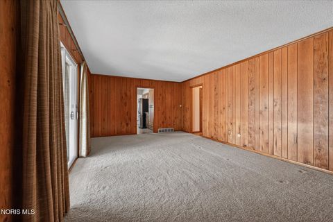 Tiny photo for 5531 Brown Road, Oregon, OH 43616 (MLS # 10004060)