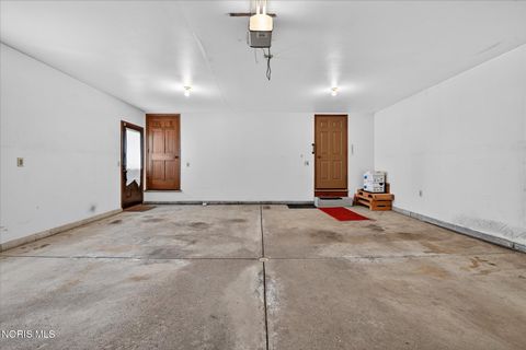 Tiny photo for 5531 Brown Road, Oregon, OH 43616 (MLS # 10004060)