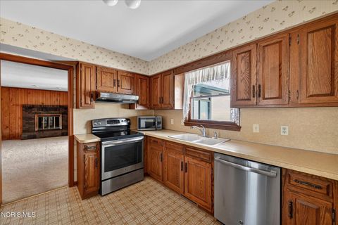 Tiny photo for 5531 Brown Road, Oregon, OH 43616 (MLS # 10004060)