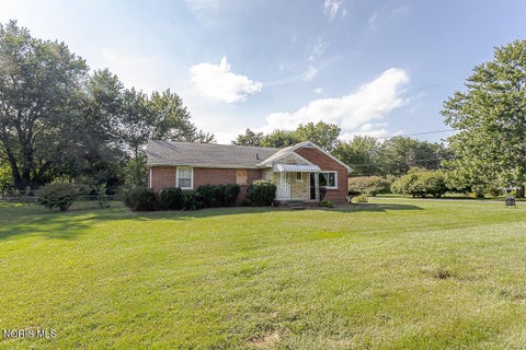 Tiny photo for 931 Harrow Road, Toledo, OH 43615 (MLS # 10013373)