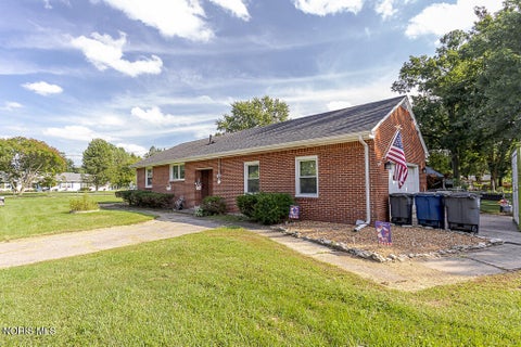 Tiny photo for 931 Harrow Road, Toledo, OH 43615 (MLS # 10013373)