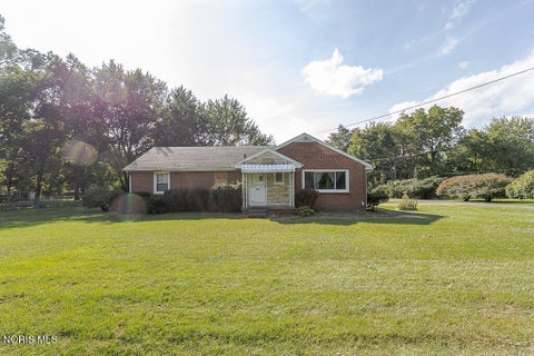 Photo of 931 Harrow Road, Toledo, OH 43615 (MLS # 10013373)