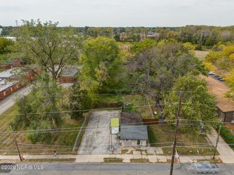 Photo of 4437 Jackman Road, Toledo, OH 43612 (MLS # 10003442)