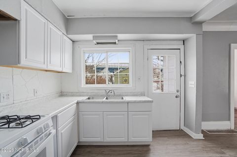 Tiny photo for 31 Nevada Street, Toledo, OH 43605 (MLS # 10003848)