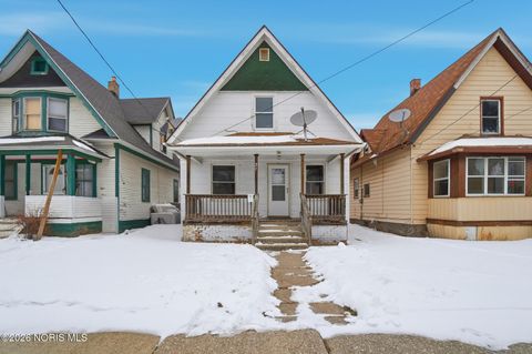 Photo of 31 Nevada Street, Toledo, OH 43605 (MLS # 10003848)