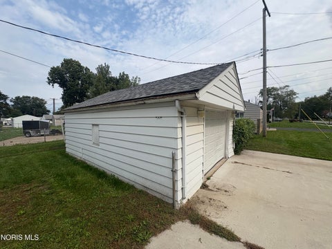 Tiny photo for 2530 South Avenue, Toledo, OH 43609 (MLS # 10014161)