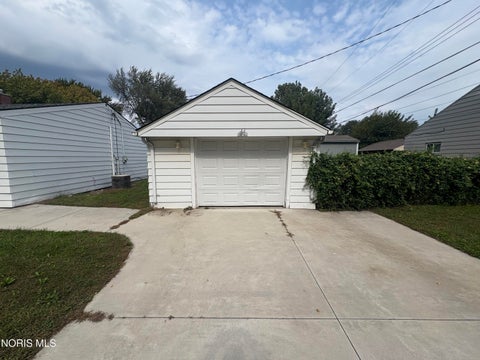 Tiny photo for 2530 South Avenue, Toledo, OH 43609 (MLS # 10014161)