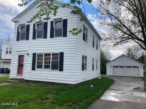 Photo of 925 River Road, Maumee, OH 43537 (MLS # 10006735)