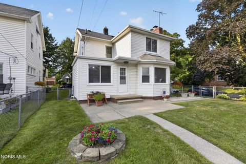 Tiny photo for 2401 Georgetown Avenue, Toledo, OH 43613 (MLS # 10010532)