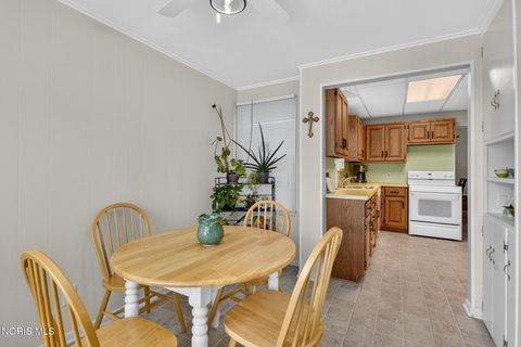 Tiny photo for 2401 Georgetown Avenue, Toledo, OH 43613 (MLS # 10010532)