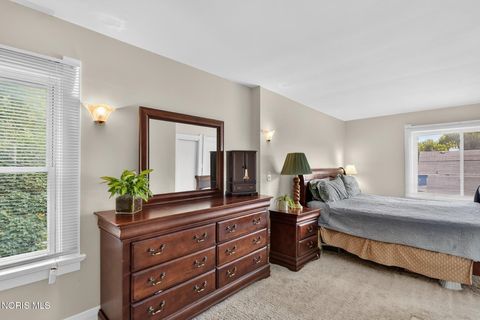 Tiny photo for 2401 Georgetown Avenue, Toledo, OH 43613 (MLS # 10010532)