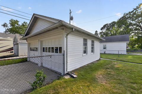 Tiny photo for 2401 Georgetown Avenue, Toledo, OH 43613 (MLS # 10010532)