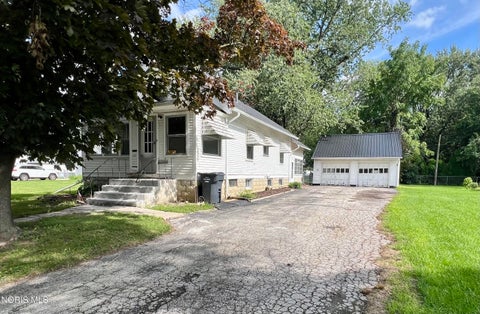 Tiny photo for 111 S Masters Court, Maumee, OH 43537 (MLS # 10012158)