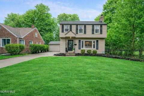 Photo of 3818 Beverly Drive, Toledo, OH 43614 (MLS # 10005015)