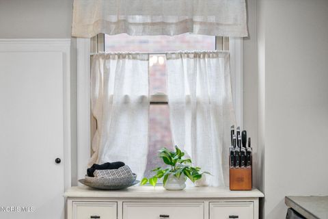 Tiny photo for 3818 Beverly Drive, Toledo, OH 43614 (MLS # 10005015)