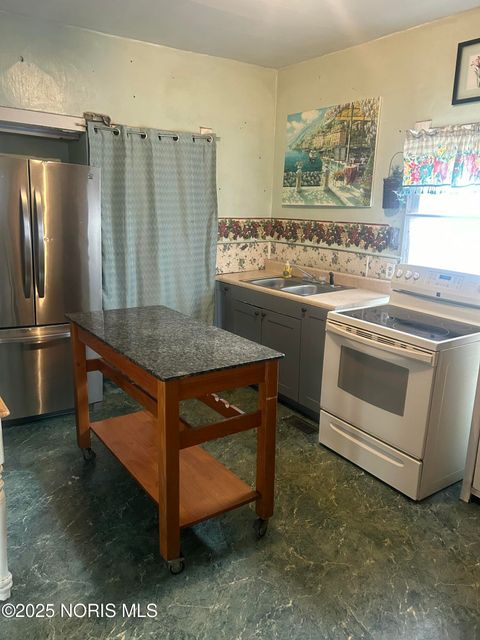 Tiny photo for 245 Plymouth Street, Toledo, OH 43605 (MLS # 10002336)