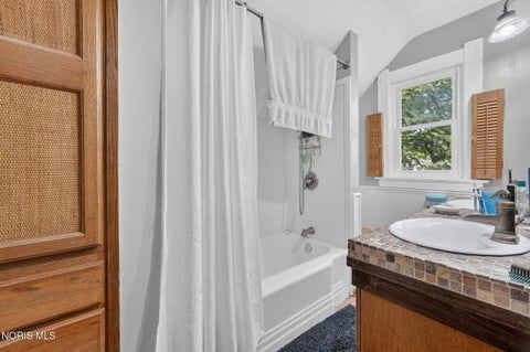 Tiny photo for 837 Geneva Avenue, Toledo, OH 43609 (MLS # 10010865)