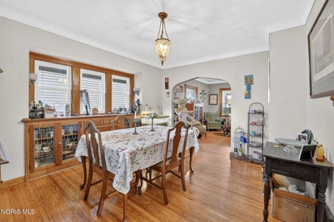Tiny photo for 837 Geneva Avenue, Toledo, OH 43609 (MLS # 10010865)