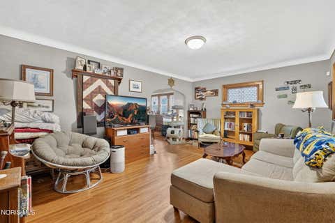 Tiny photo for 837 Geneva Avenue, Toledo, OH 43609 (MLS # 10010865)